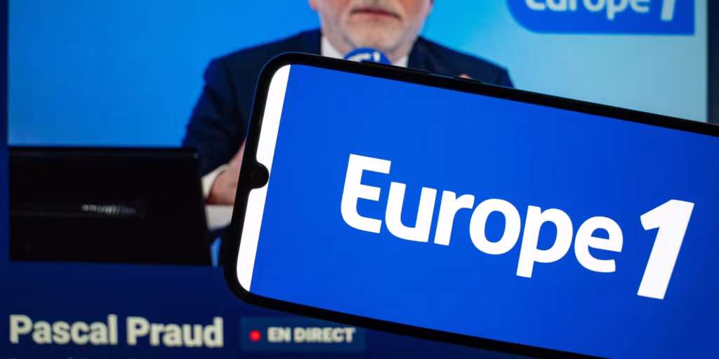 Condamnation d’Europe 1 : des journalistes licenciés expriment leur satisfaction.