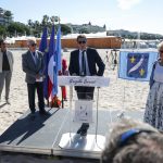 Cannes renomme une plage en hommage à Brigitte Bardot pour célébrer son héritage culturel.