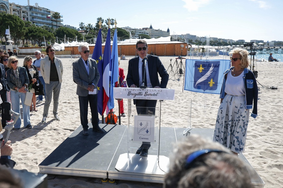 Cannes renomme une plage en hommage à Brigitte Bardot pour célébrer son héritage culturel.