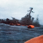 Un sous-marin britannique coule un croiseur argentin dans l&rsquo;Atlantique.