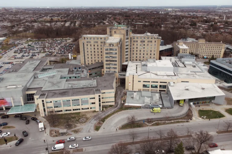 François Legault met de côté 700 millions pour la modernisation de l’hôpital Maisonneuve-Rosemont.