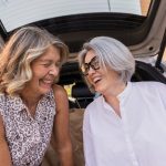 Cheveux blancs : solutions adoptées par des dermatologues pour les prévenir