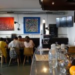 Le Café Signes annonce une nouvelle stratégie pour soutenir les artistes en difficulté.