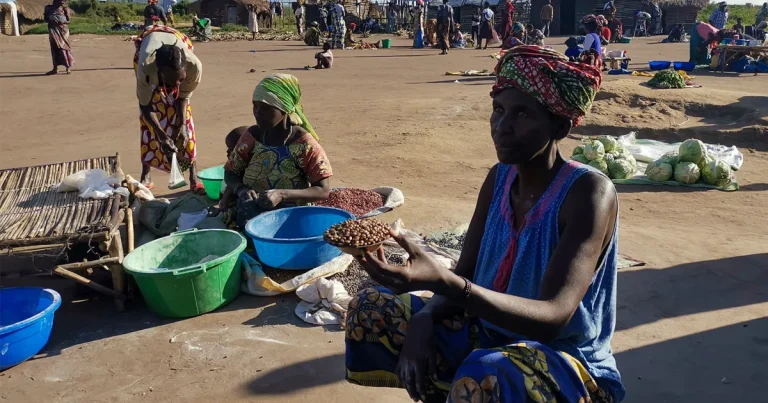 Suspension des vols en RDC et restrictions à la frontière ougandaise isolent Bunia touchée par Ebola