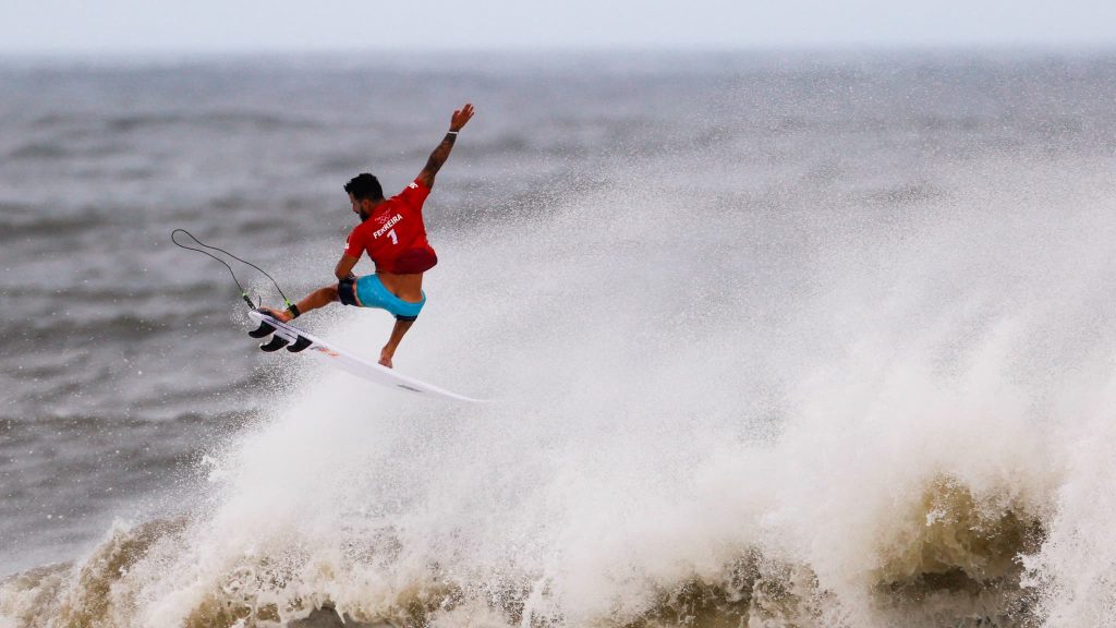 Un photographe mordu par un requin entraîne la suspension de l’étape néo-zélandaise de la World Surf League.