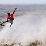 Un photographe mordu par un requin entraîne la suspension de l&rsquo;étape néo-zélandaise de la World Surf League.