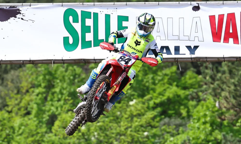 Jeffrey Herlings remporte le Grand Prix de France de motocross, Febvre termine 3ème.