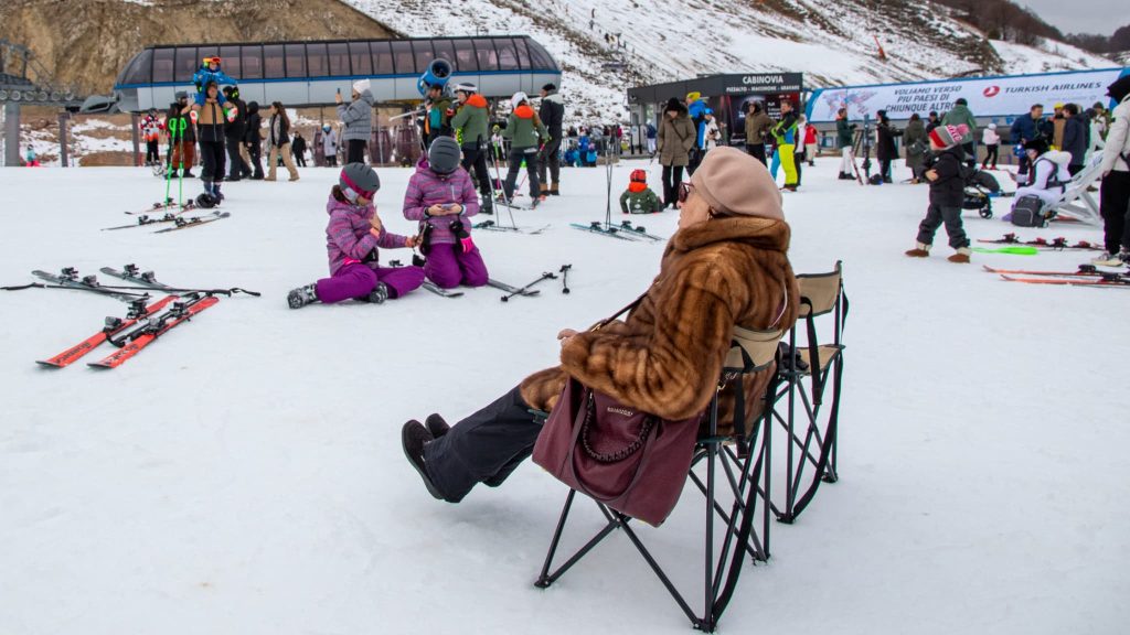 Afflux de touristes dans les stations de ski italiennes face au réchauffement climatique.