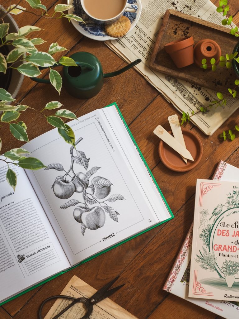 Cinq livres recommandés pour améliorer les techniques de jardinage en France.
