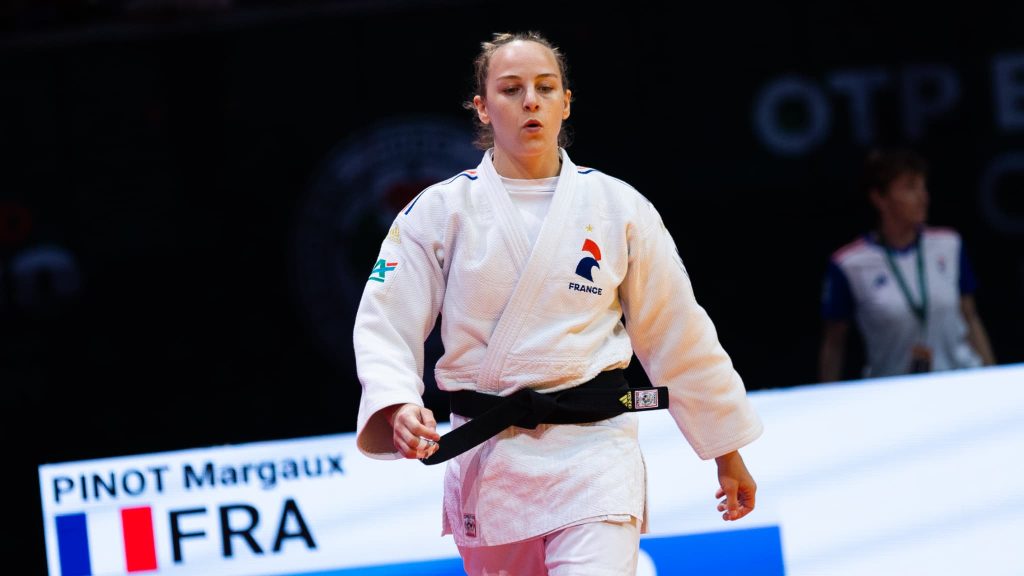 Margaux Pinot, championne du monde de judo, annonce sa retraite sportive.