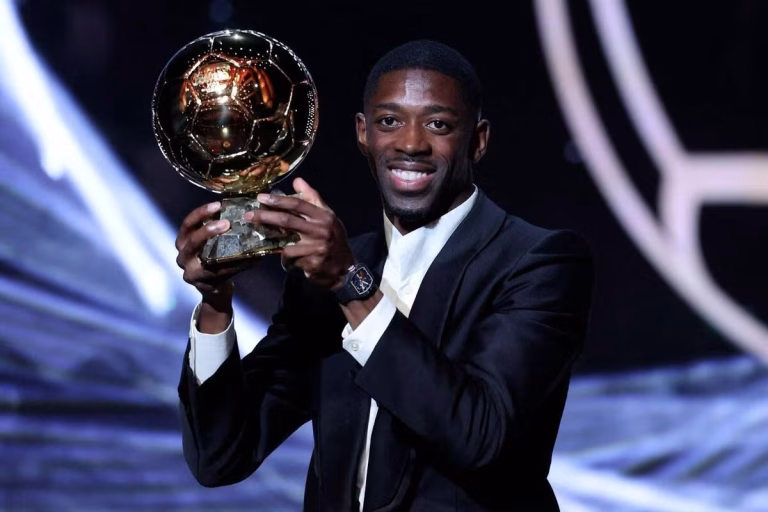 Ousmane Dembélé du PSG remporte le Ballon d’Or, marquant une première pour le club.