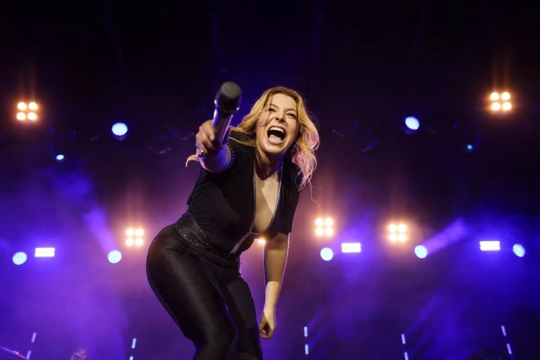 NRJ Music Awards 2025 : deux artistes azuréennes en lice pour un prix prestigieux
