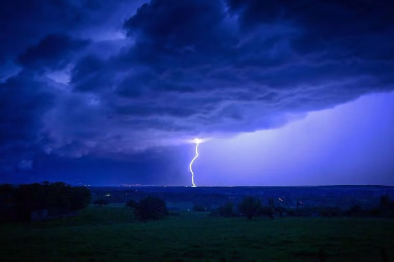 Vigilance jaune orages dans les Alpes-Maritimes : dernières prévisions météorologiques.