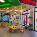 Journées portes ouvertes dans des crèches à Nice, Cagnes-sur-Mer et Villeneuve-Loubet pour renforcer la confiance des parents.