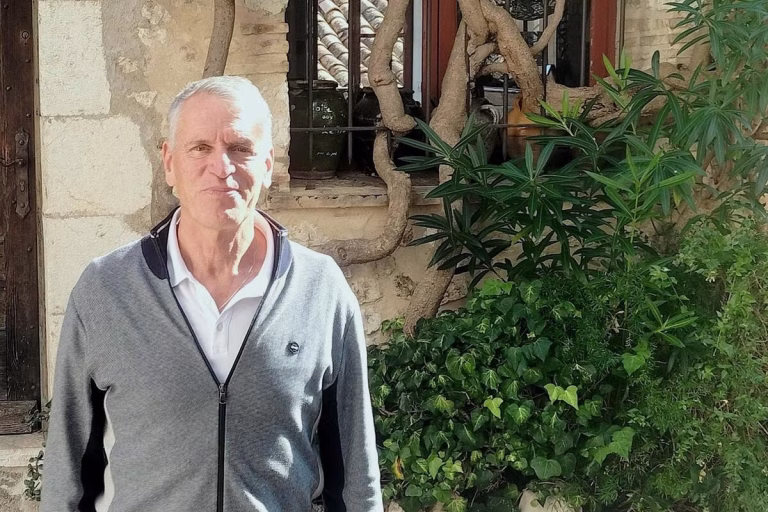 Pacte d’amitié signé entre un village libanais et une ville pour des projets communs.