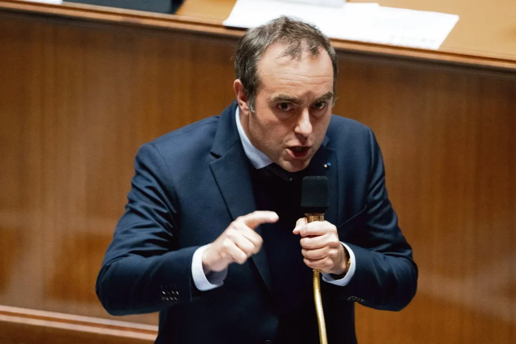 Loi de programmation militaire : Lecornu impose une taxe aux contribuables pour financer l’armée.