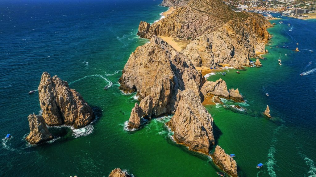 Biodiversité marine et plages de sable fin : découverte de Los Cabos au Mexique.
