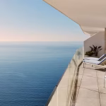 Maybourne Riviera : un hôtel cinq étoiles construit sur une falaise en France.