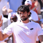 Valentin Vacherot et Diane Parry avancent au deuxième tour de Roland-Garros 2026.