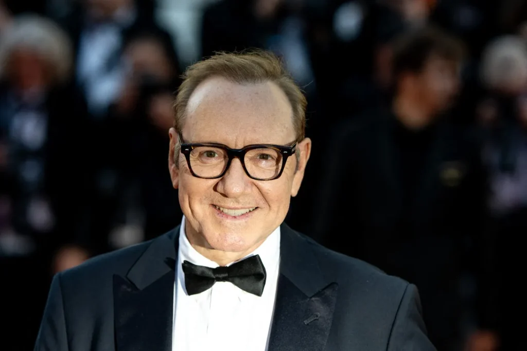Festival de Cannes : acteurs accusés de VSS et hommage aux films féministes en tension.