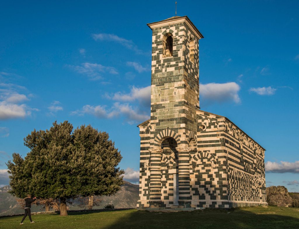 L’église classée Monument historique, construite selon la légende par des anges, en péril.