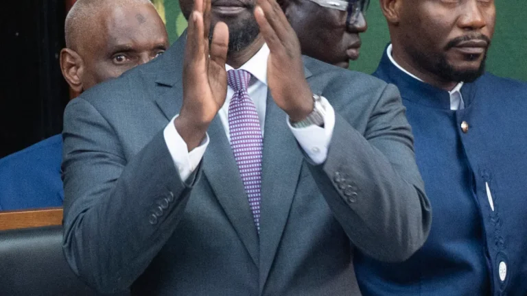 Les députés sénégalais élisent l’ancien Premier ministre Sonko comme président de l’Assemblée.