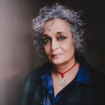 Arundhati Roy déclare son optimisme et refuse de se considérer comme une victime