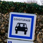 Les défis du covoiturage face à la croissance des services de transport en commun en France.