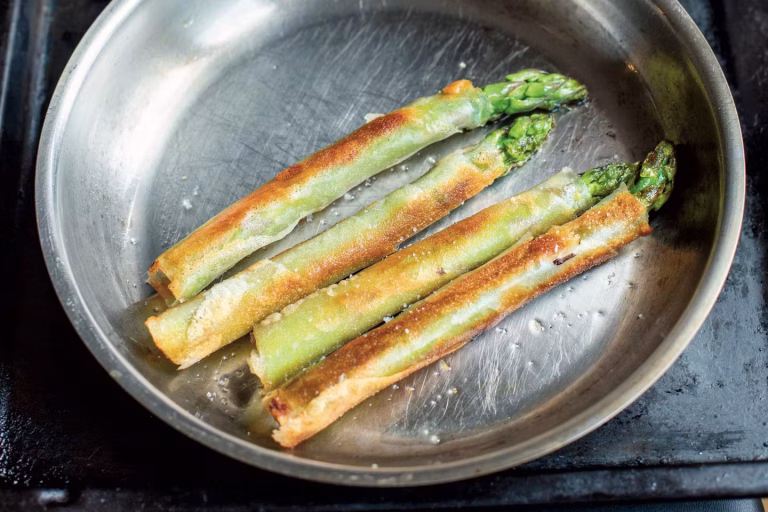 Recettes de saison : trois préparations à base d’asperges pour la cuisine printanière.