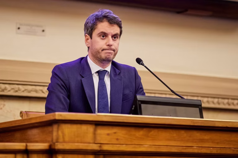 Gabriel Attal critique l’utilisation de l’IA dans la promotion de son livre « Renaissance »