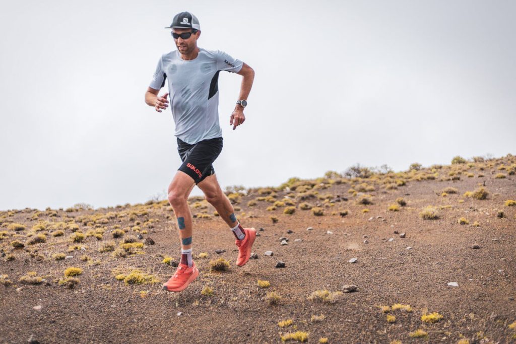 François d’Haene tente de battre le record du GR20 en Corse.
