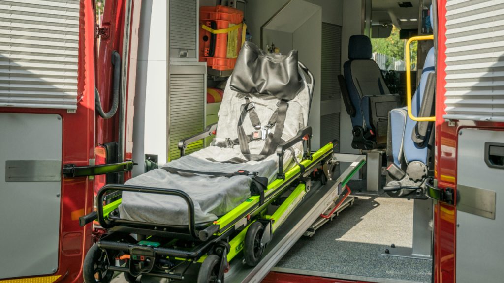 Grève des ambulanciers de Mooveo à Grasse, perturbations des services d’urgence.