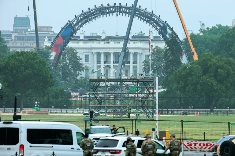 La Maison Blanche se prépare pour un affrontement UFC à l’occasion de l’anniversaire de Trump.