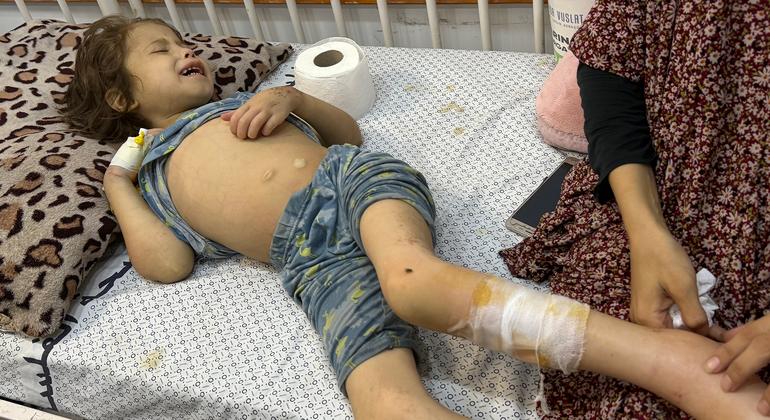 Gaza : les hôpitaux manquent de matériel médical essentiel, situation critique.