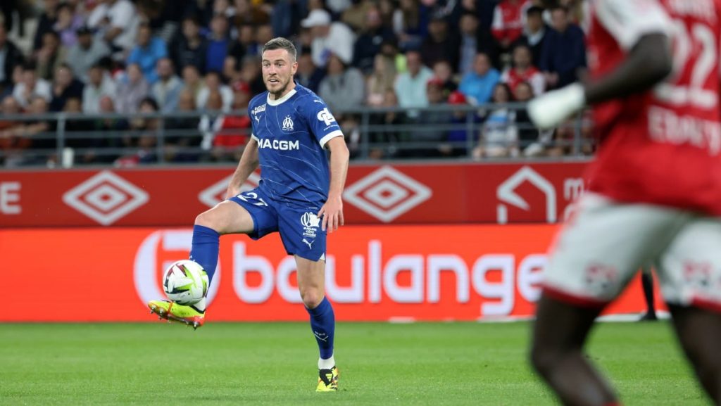 Vérétout se fait tatouer en hommage à son club de football.