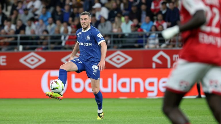 Vérétout se fait tatouer en hommage à son club de football.