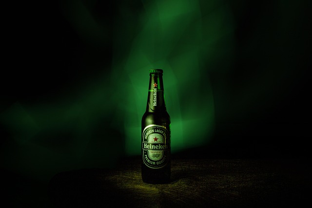 Heineken annonce la suppression de 5 000 à 6 000 emplois dans le secteur de la bière.