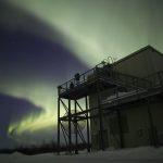 Des étudiants du MIT étudient la physique des plasmas sous l’aurore en Alaska.