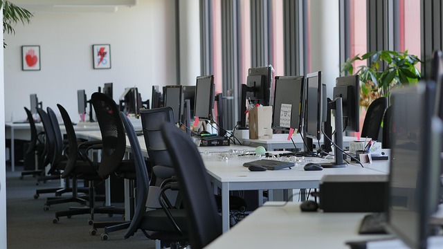 Stratégies gouvernementales pour augmenter l’emploi dans le secteur technologique en France
