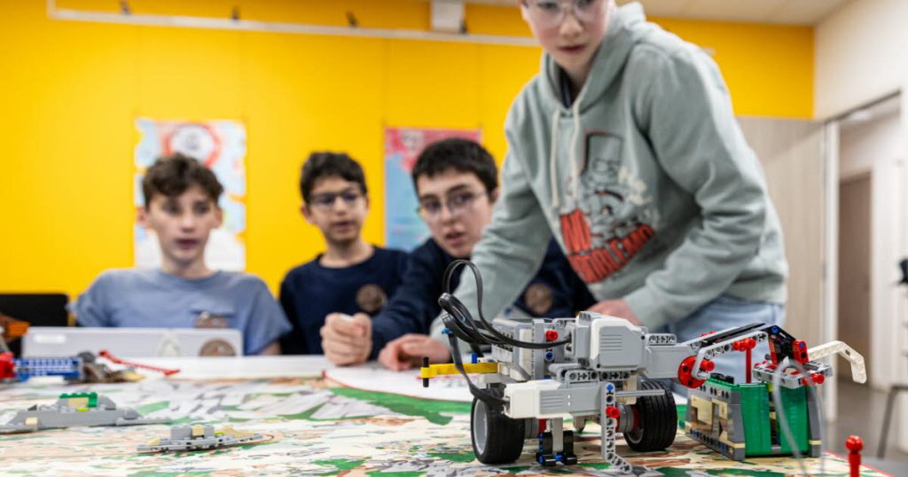 Les Lego® utilisés pour l’apprentissage des sciences à la compétition régionale de robotique en Alsace
