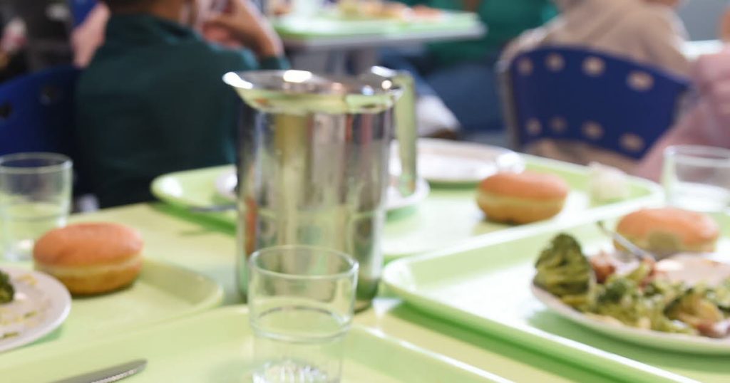 Saint-Chamond refuse des tarifs spéciaux pour les familles précaires à la cantine.