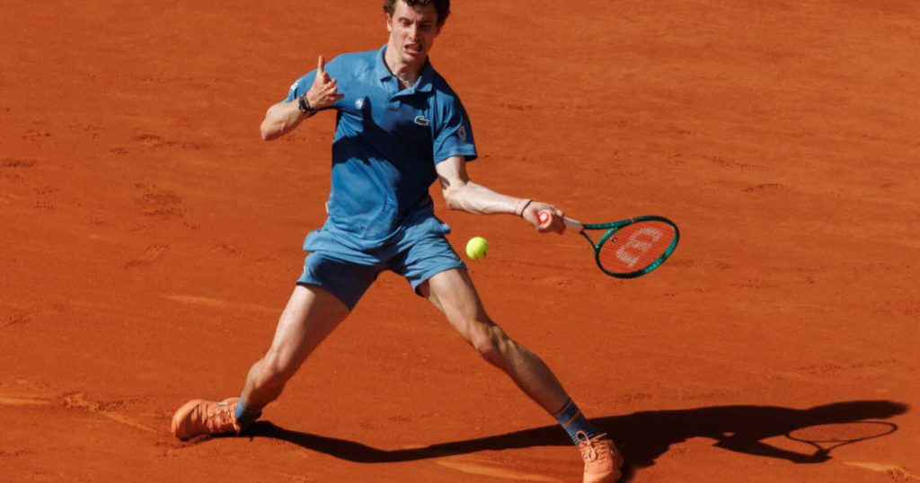 Roland-Garros : Ugo Humbert confronté à l’élimination, Royer face à Djokovic en difficulté