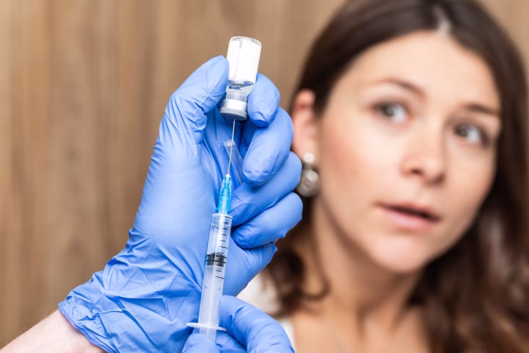 Aluminium dans les vaccins : la position de l’OMS face aux inquiétudes des citoyens.