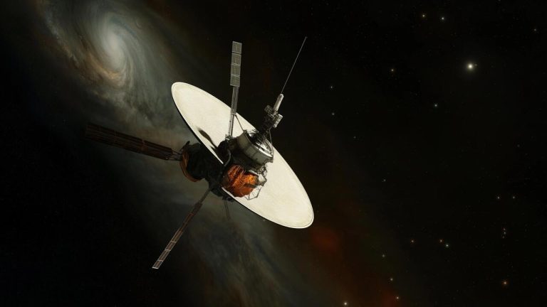 Voyager 1 continue de transmettre des données scientifiques depuis les confins du système solaire.