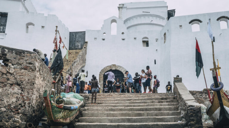 Le Ghana organise un sommet international pour avancer sur les réparations liées à l’esclavage.