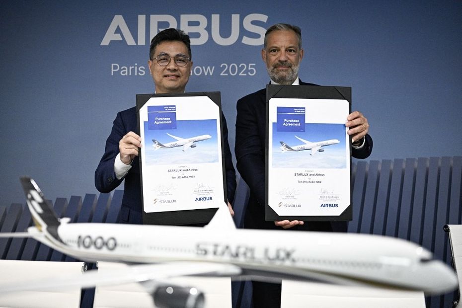 Airbus enregistre 240 signatures, dont 140 fermes, lors du Salon du Bourget.