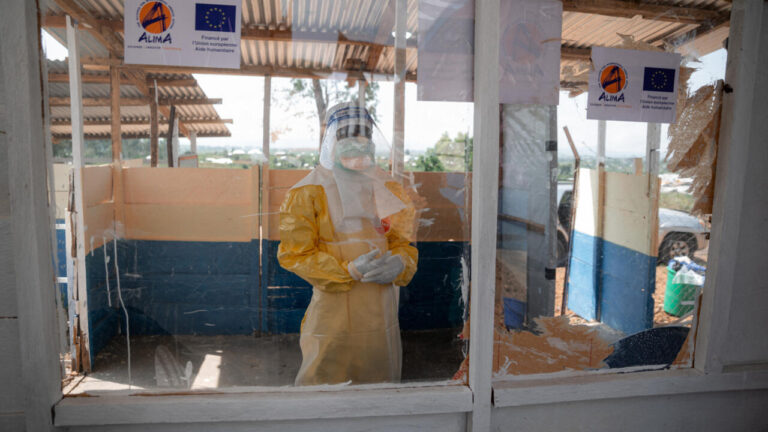 Ebola en RD Congo : l’agence sanitaire de l’UA signale plus de 200 décès.