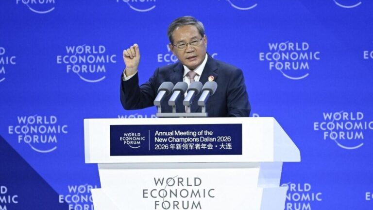 La Chine appelle à une régulation de l’IA pour éviter une perte de contrôle technologique.