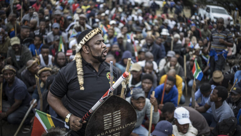 Des milliers de manifestants à Durban exigent le départ des sans-papiers en Afrique du Sud.