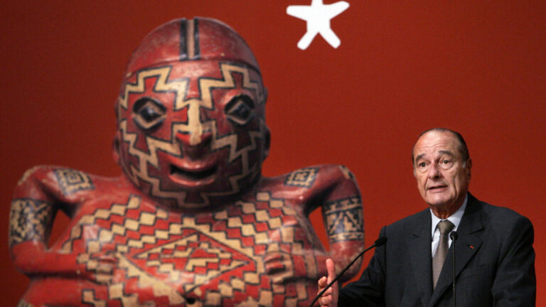 Vingt ans du Quai Branly : un bilan sur le dialogue interculturel au musée.